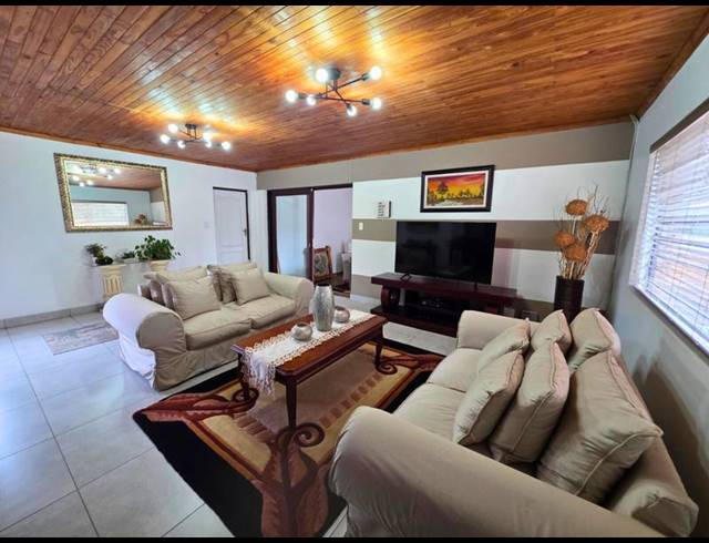 2 BEDROOM HOUSE FOR SALE IN GLEN MARAIS